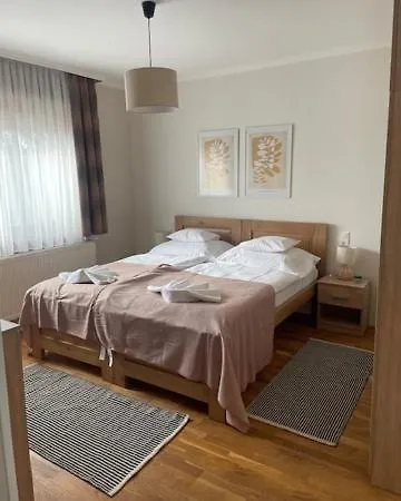 爱丽丝盘兹奥住宿加早餐旅馆 *